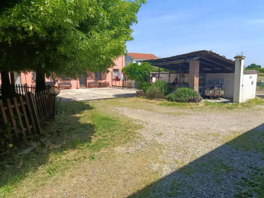 Immagine 5 di Casa bifamiliare in vendita  in Cantone Corno 22 a Casale Monferrato