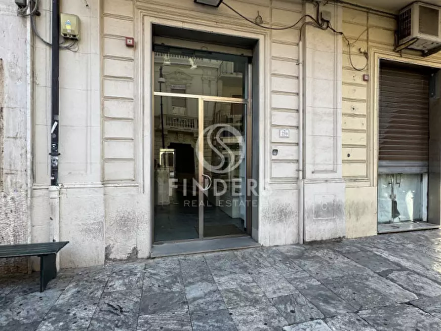 Immagine 1 di Negozio in affitto  in Corso Giuseppe Garibaldi 259 a Reggio Di Calabria