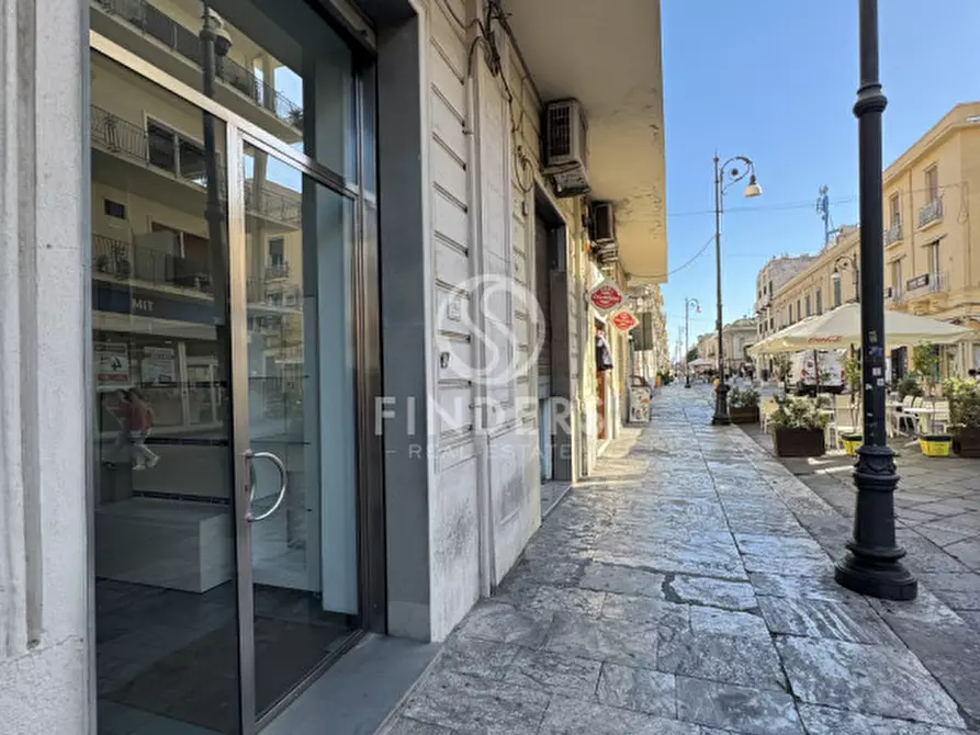 Immagine 2 di Negozio in affitto  in Corso Giuseppe Garibaldi 259 a Reggio Di Calabria