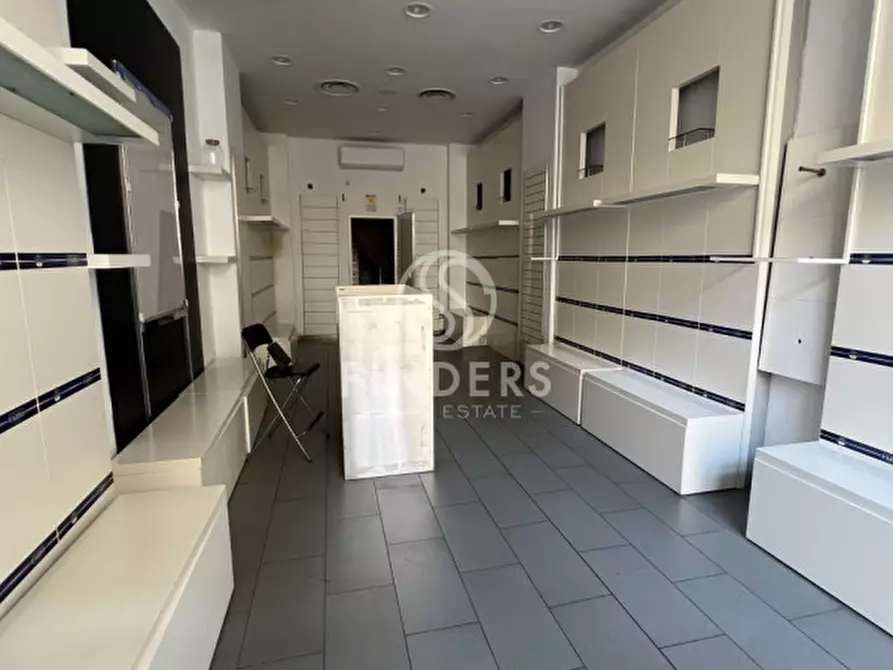 Immagine 5 di Negozio in affitto  in Corso Giuseppe Garibaldi 259 a Reggio Di Calabria