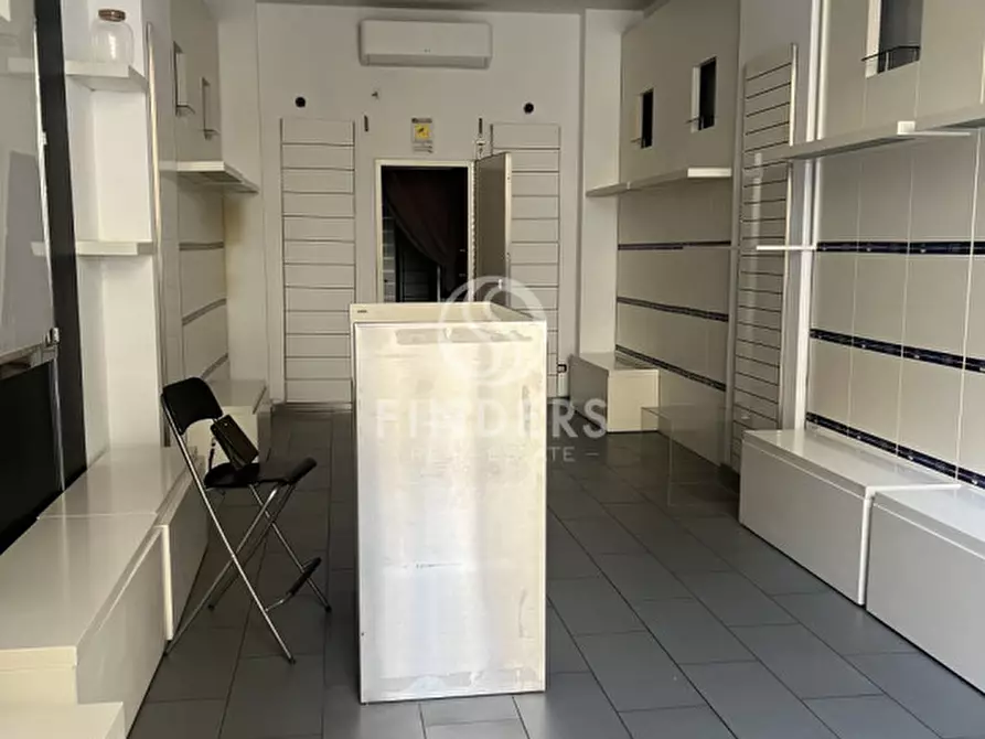 Immagine 6 di Negozio in affitto  in Corso Giuseppe Garibaldi 259 a Reggio Di Calabria