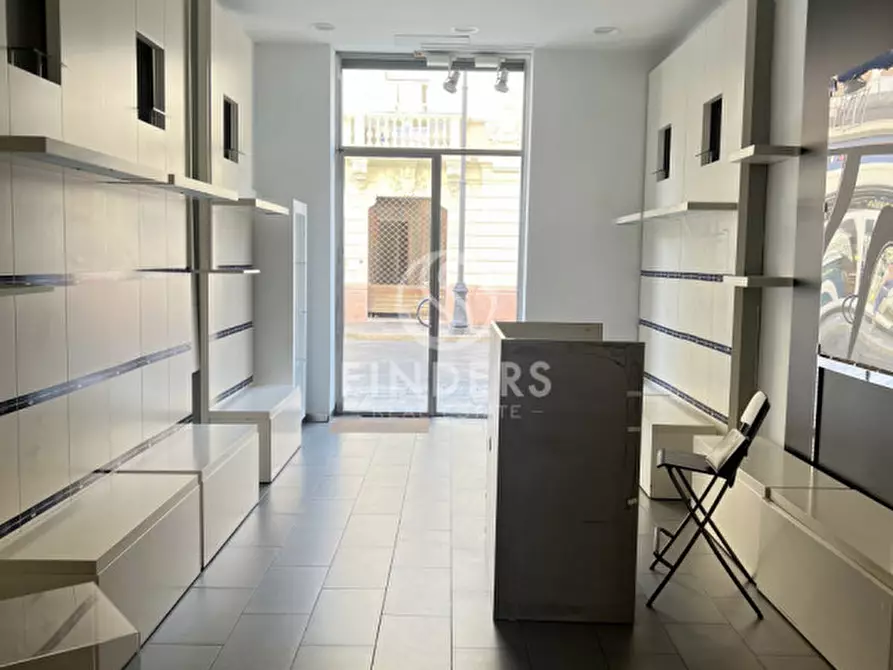 Immagine 7 di Negozio in affitto  in Corso Giuseppe Garibaldi 259 a Reggio Di Calabria