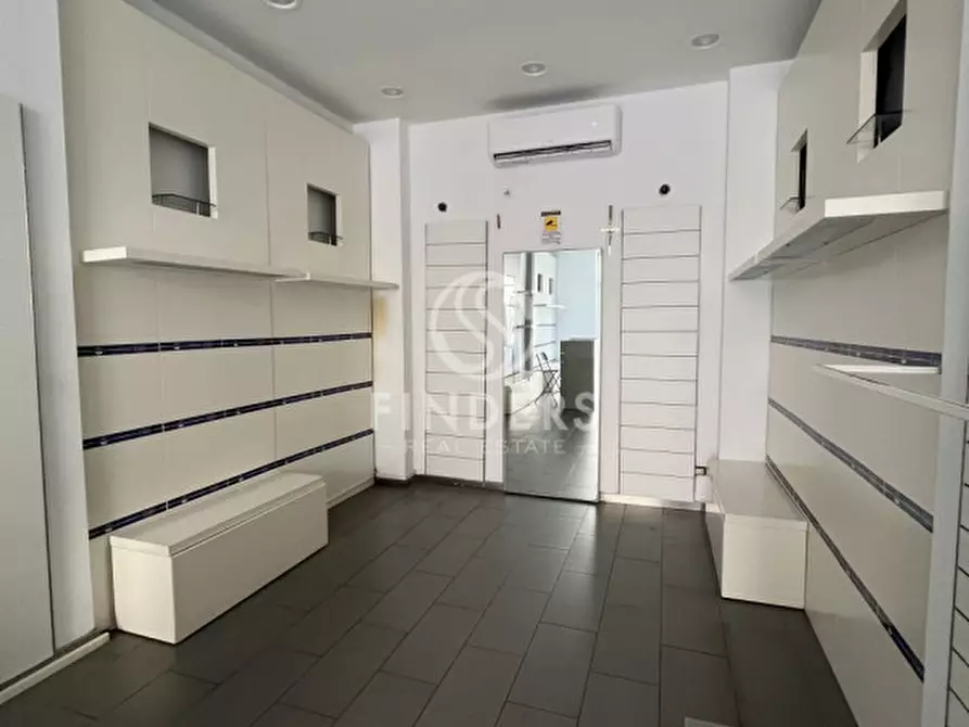 Immagine 10 di Negozio in affitto  in Corso Giuseppe Garibaldi 259 a Reggio Di Calabria