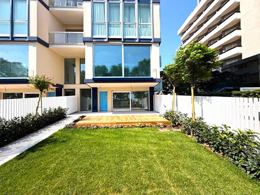 Immagine 1 di Appartamento in vendita  in Lungomare della Libertà a Riccione