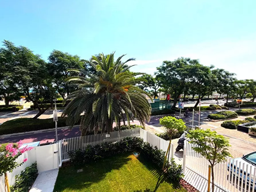 Immagine 5 di Appartamento in vendita  in Lungomare della Libertà a Riccione