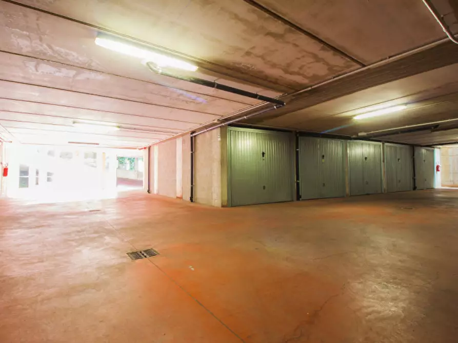 Immagine 1 di Garage in vendita  in Via Nizza 351 a Torino