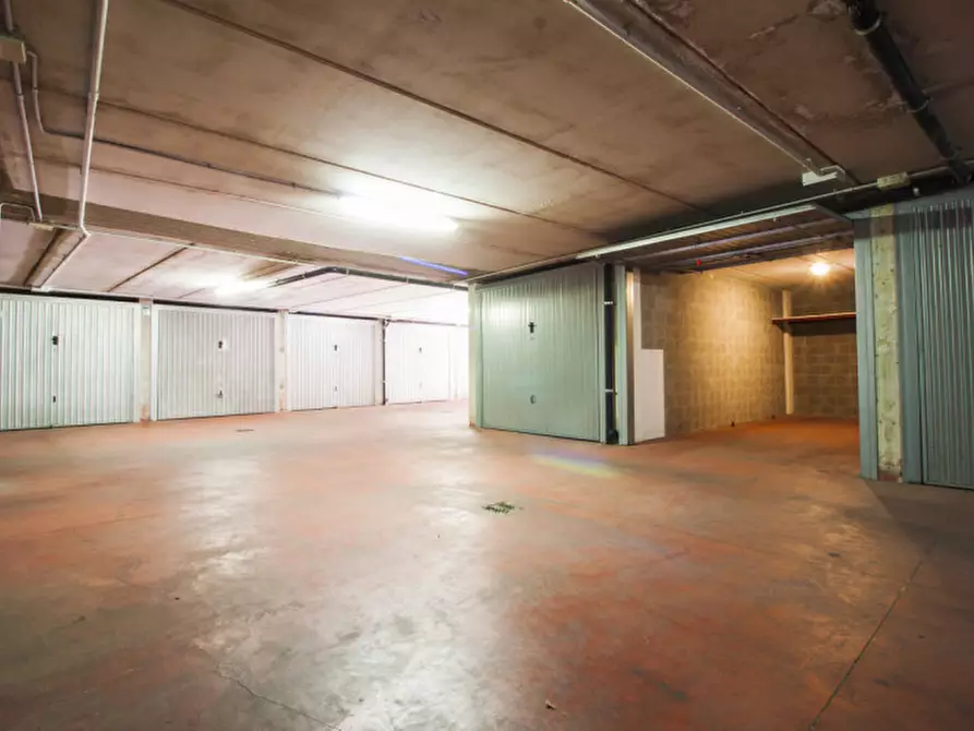 Immagine 3 di Garage in vendita  in Via Nizza 351 a Torino