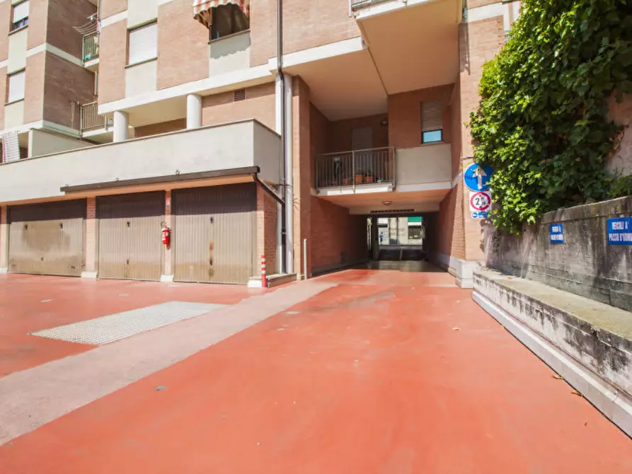 Immagine 7 di Garage in vendita  in Via Nizza 351 a Torino