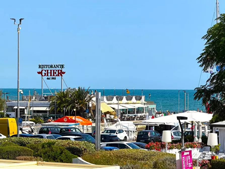 Immagine 12 di Appartamento in vendita  in Lungomare della Libertà a Riccione