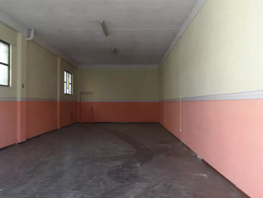 Immagine 4 di Garage in affitto  a Marsicovetere