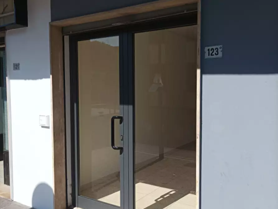 Immagine 4 di Negozio in vendita  in CORSO ITALIA 125 a San Giovanni Teatino