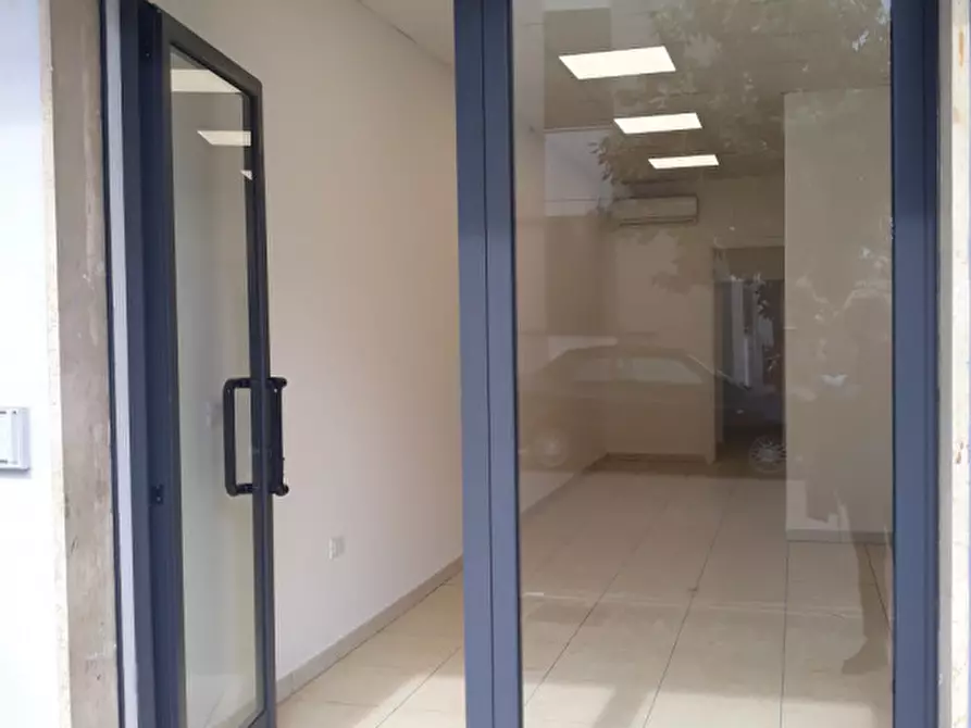 Immagine 5 di Negozio in vendita  in CORSO ITALIA 125 a San Giovanni Teatino