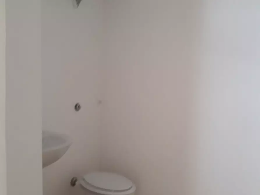 Immagine 10 di Negozio in vendita  in CORSO ITALIA 125 a San Giovanni Teatino