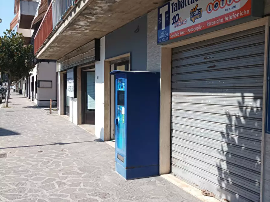 Immagine 12 di Negozio in vendita  in CORSO ITALIA 125 a San Giovanni Teatino