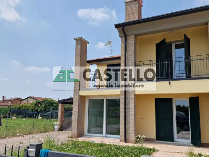 Immagine 1 di Casa bifamiliare in vendita  in Via Bassa III 1 a Campodarsego