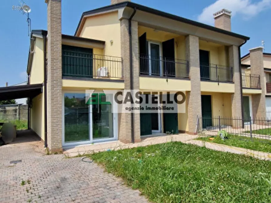 Immagine 3 di Casa bifamiliare in vendita  in Via Bassa III 1 a Campodarsego