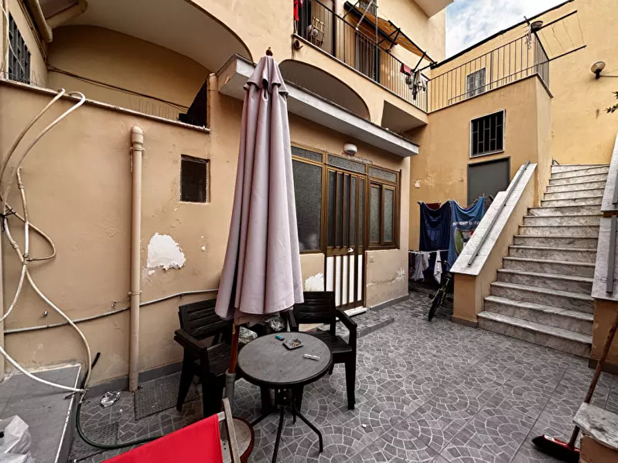 Immagine 13 di Palazzo in vendita  in II VICO TROTTI N°5 a Torre Del Greco