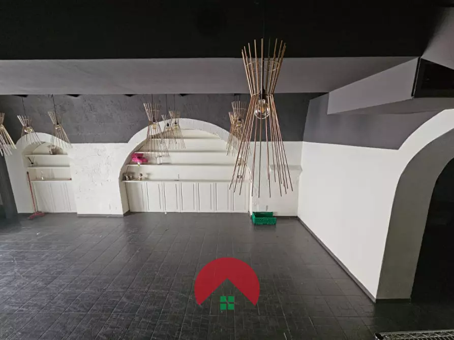 Immagine 9 di Negozio in vendita  in Via Casalnuovo a Matera