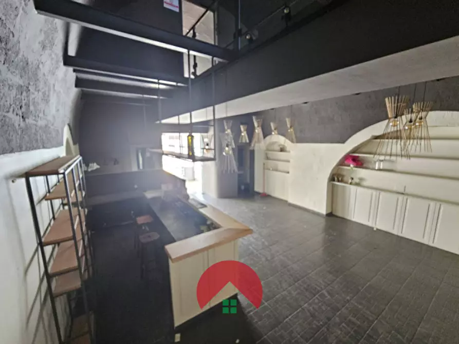 Immagine 10 di Negozio in vendita  in Via Casalnuovo a Matera