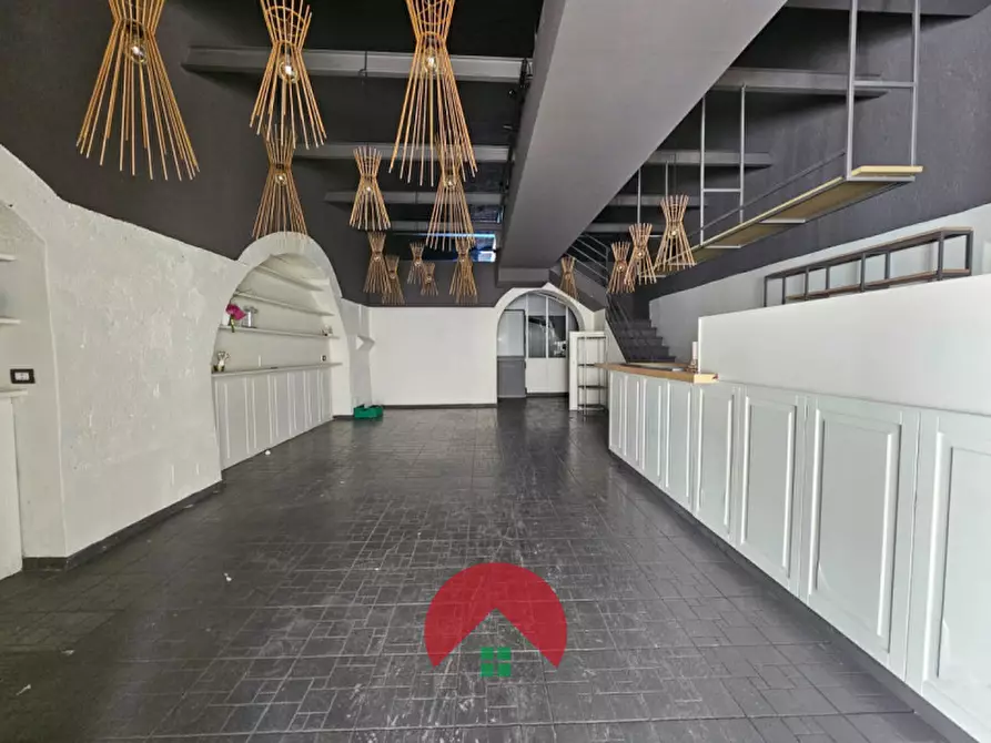 Immagine 12 di Negozio in vendita  in Via Casalnuovo a Matera