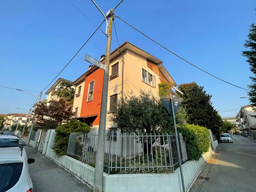 Immagine 29 di Casa bifamiliare in vendita  in Via Benedetto Galizzi a Vicenza