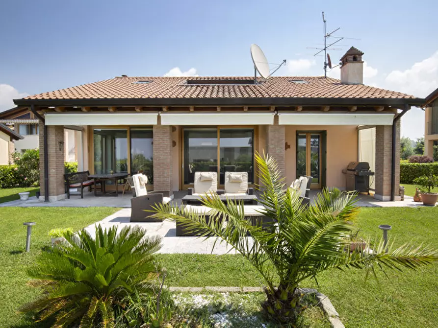 Immagine 1 di Casa indipendente in vendita  in via san martino 39 a Lazise