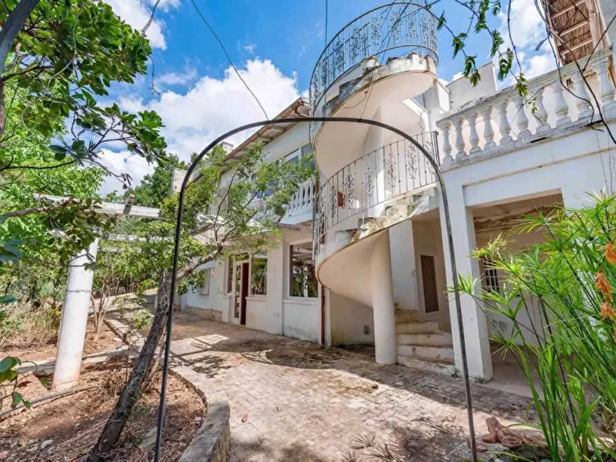 Immagine 4 di Villa in vendita  a Fasano