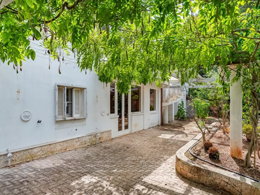Immagine 8 di Villa in vendita  a Fasano