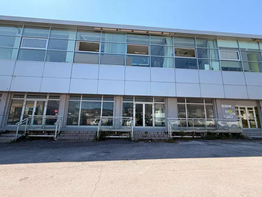 Immagine 1 di Negozio in vendita  in Via Achille Grandi, 3, 60131 Ancona AN, Italia a Ancona