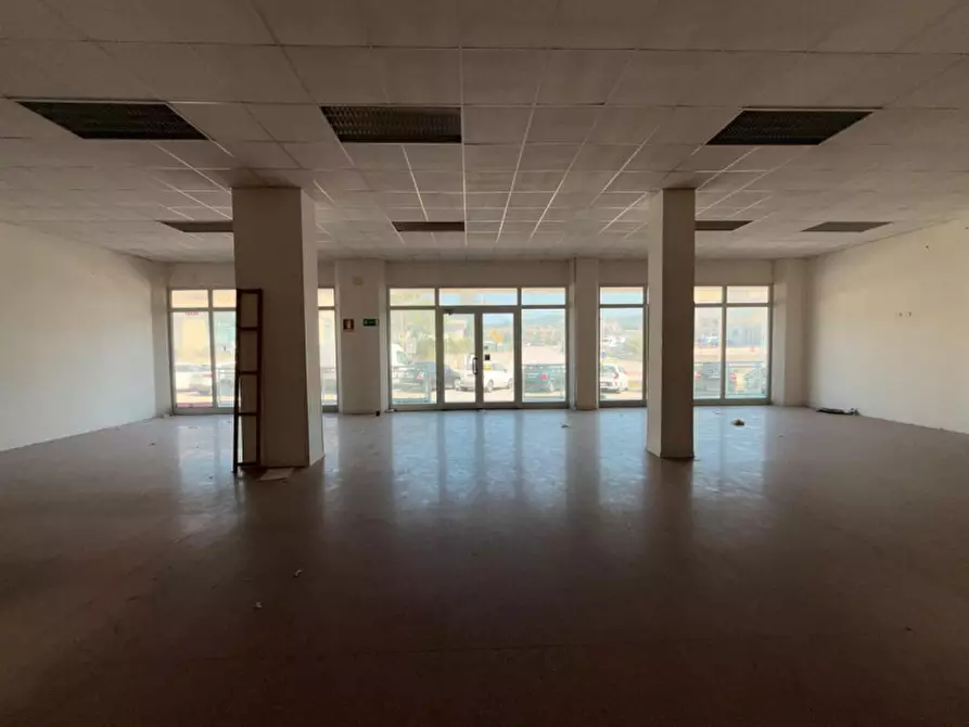 Immagine 4 di Negozio in vendita  in Via Achille Grandi, 3, 60131 Ancona AN, Italia a Ancona