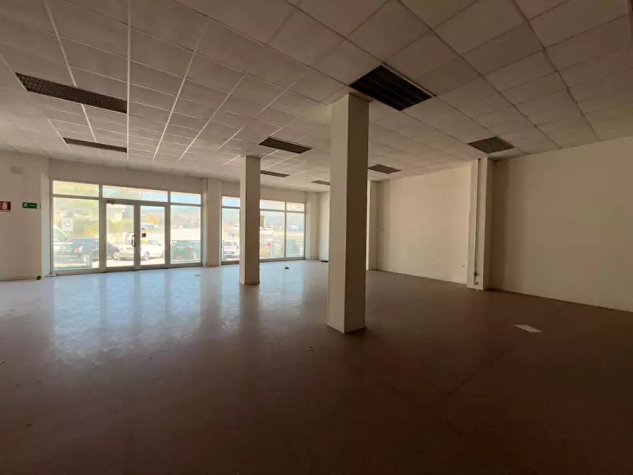 Immagine 6 di Negozio in vendita  in Via Achille Grandi, 3, 60131 Ancona AN, Italia a Ancona