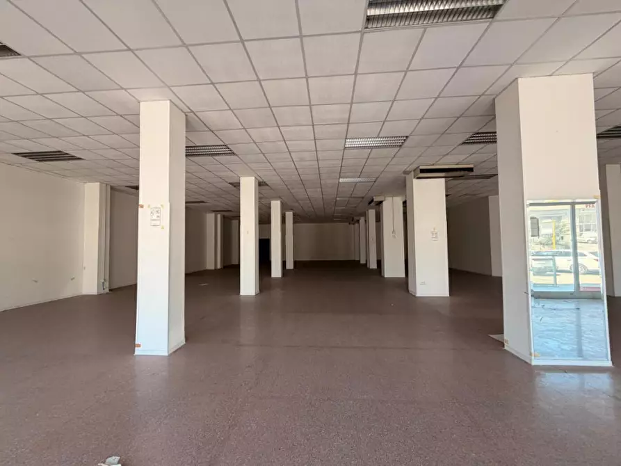 Immagine 7 di Negozio in vendita  in Via Achille Grandi, 3, 60131 Ancona AN, Italia a Ancona