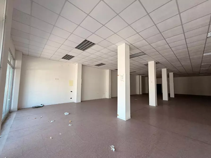 Immagine 9 di Negozio in vendita  in Via Achille Grandi, 3, 60131 Ancona AN, Italia a Ancona