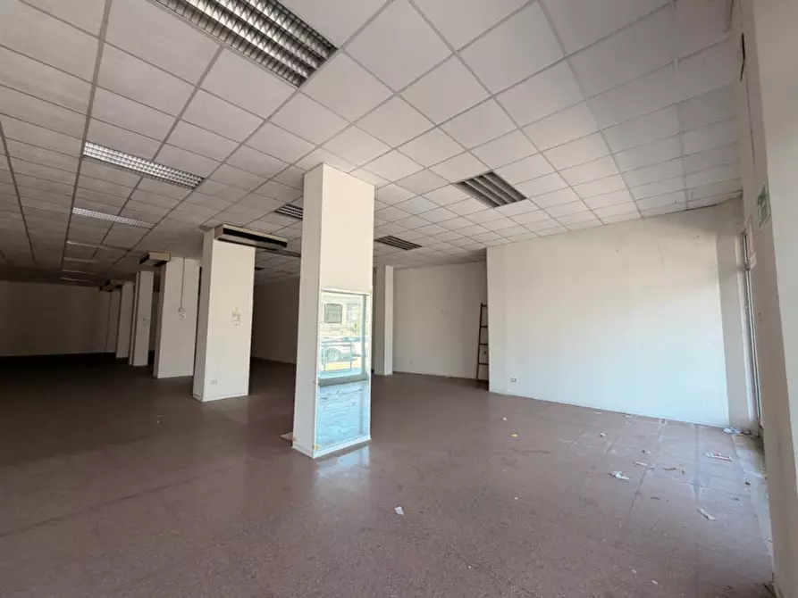 Immagine 10 di Negozio in vendita  in Via Achille Grandi, 3, 60131 Ancona AN, Italia a Ancona