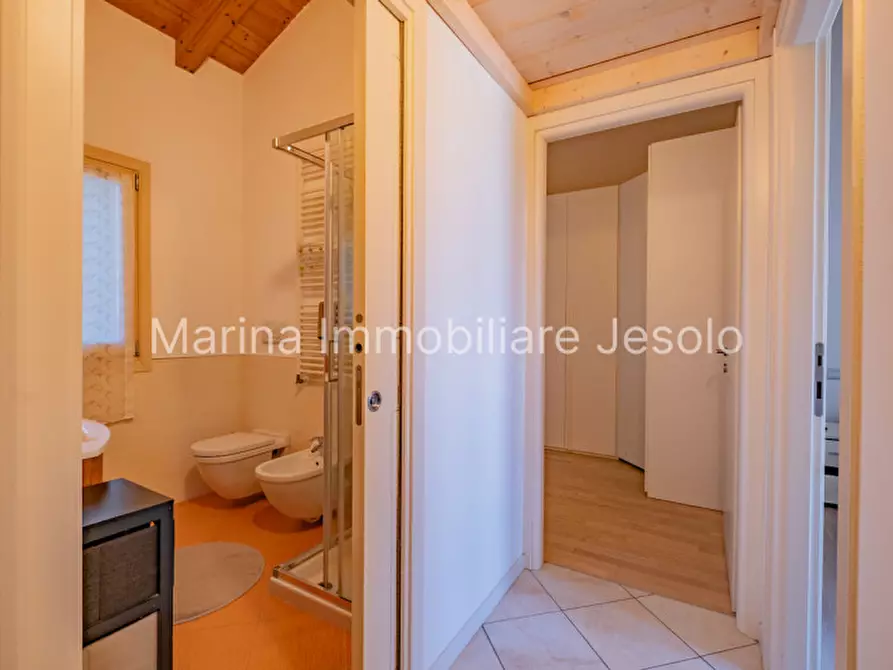 Immagine 11 di Appartamento in vendita  in Via Cristoforo Colombo 70 a Jesolo