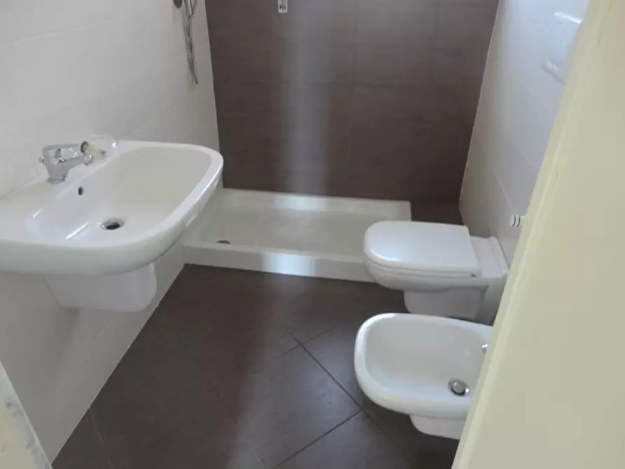 Immagine 11 di Appartamento in vendita  in VIA NAPOLI a Bari