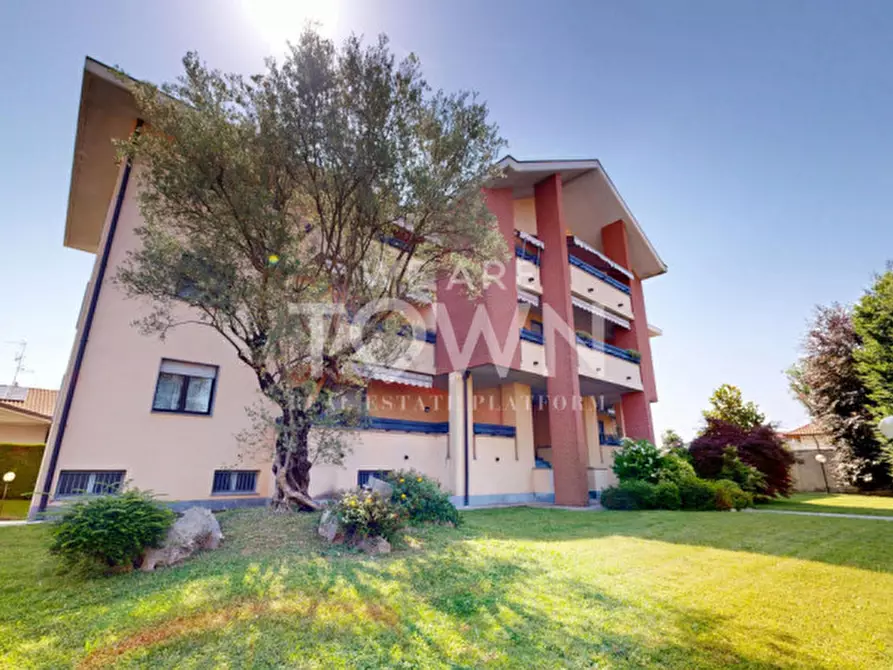 Immagine 3 di Appartamento in vendita  in via Giacomo Matteotti 23D a Lonate Pozzolo