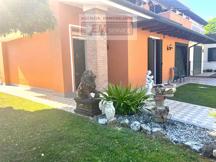 Immagine 5 di Casa bifamiliare in vendita  in Via Alle Cave a Casale Sul Sile