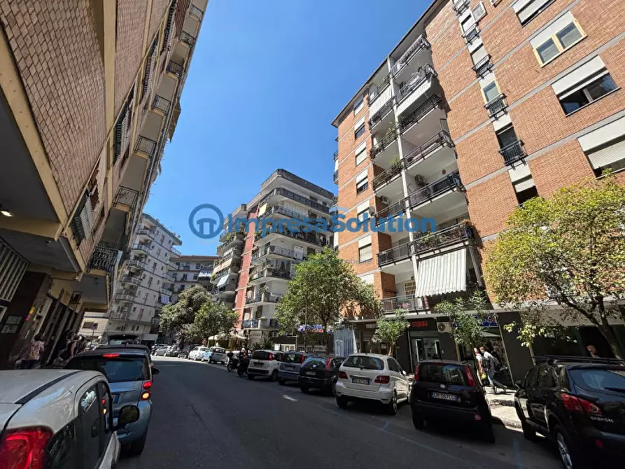 Immagine 1 di Negozio in affitto  in Via Sigmund Freud a Napoli