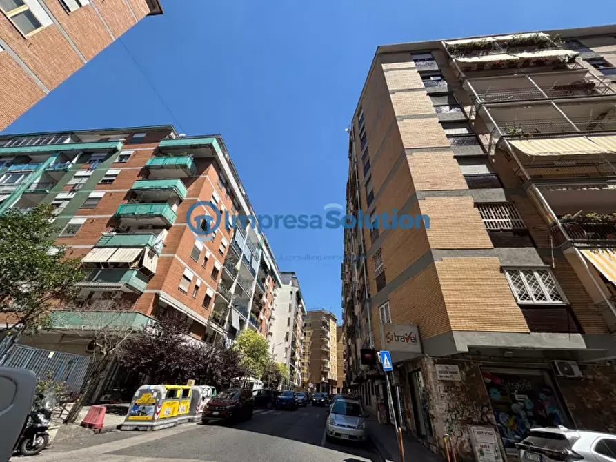 Immagine 3 di Negozio in affitto  in Via Sigmund Freud a Napoli