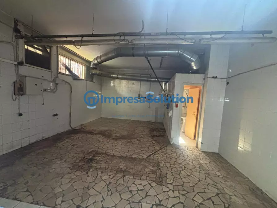 Immagine 12 di Negozio in affitto  in Via Sigmund Freud a Napoli
