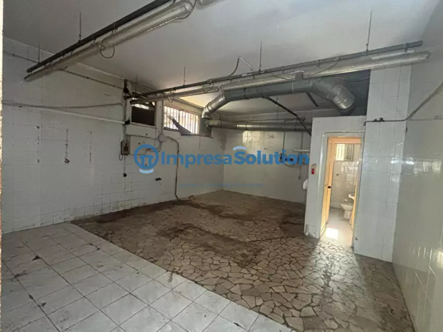 Immagine 15 di Negozio in affitto  in Via Sigmund Freud a Napoli