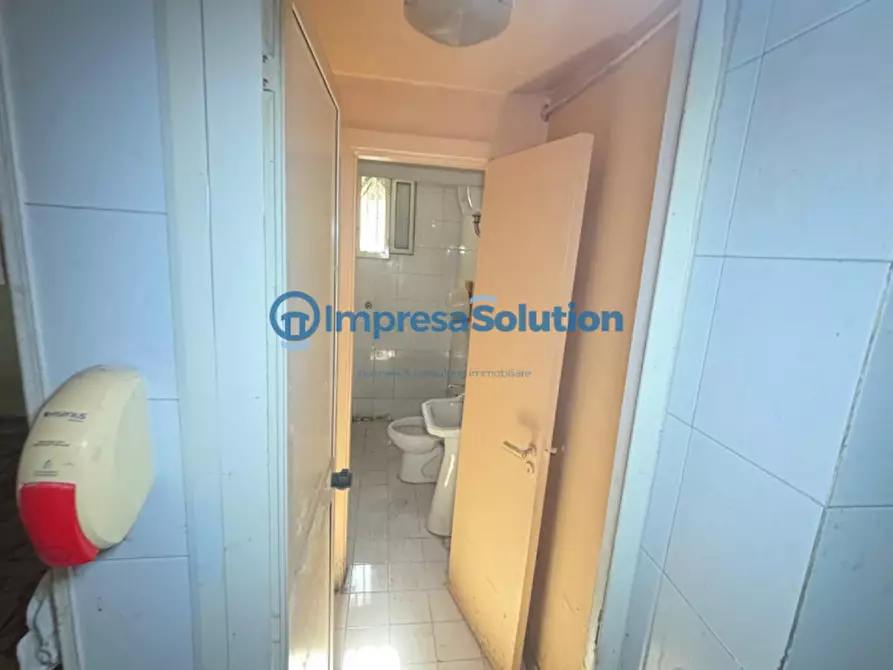 Immagine 16 di Negozio in affitto  in Via Sigmund Freud a Napoli