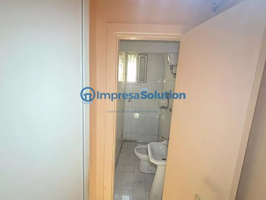 Immagine 17 di Negozio in affitto  in Via Sigmund Freud a Napoli