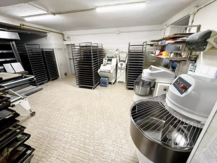 Immagine 10 di Attività commerciale in vendita  in Via Teodoro Secondo 5 a Chivasso