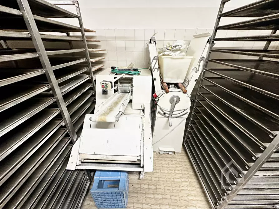 Immagine 11 di Attività commerciale in vendita  in Via Teodoro Secondo 5 a Chivasso