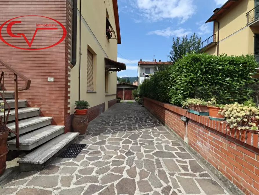 Immagine 4 di Casa bifamiliare in vendita  in Strada di Mercatale a Bucine