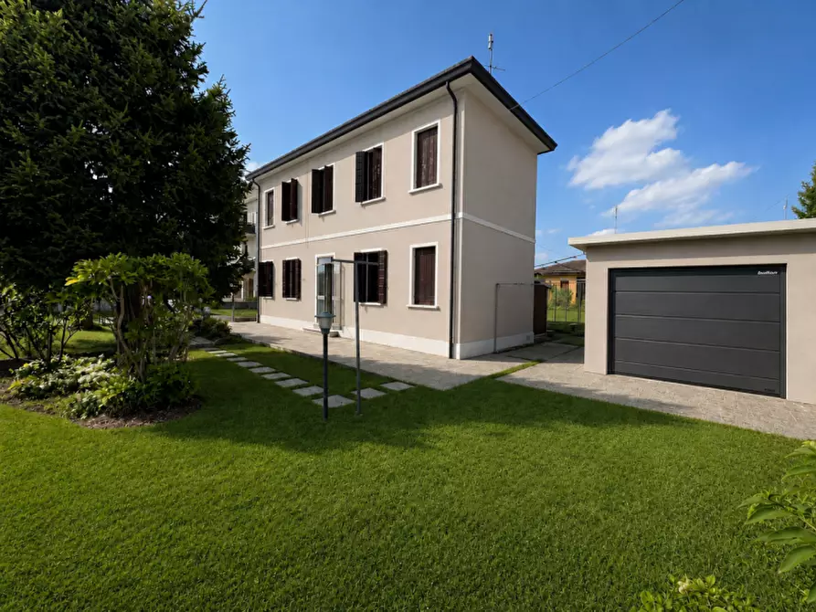 Immagine 2 di Casa indipendente in vendita  in via Cappellini 2 a Padova
