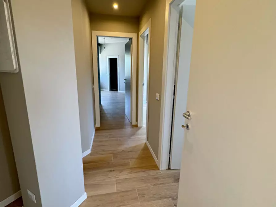 Immagine 8 di Appartamento in vendita  in viale Caduti del lavoro, 5 a Brescia