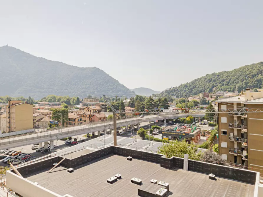 Immagine 15 di Appartamento in vendita  in Via Trieste a Cernobbio